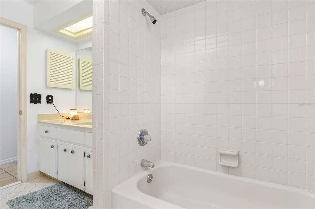 En Venta: $689,900 (3 camas, 2 baños, 2347 Pies cuadrados)