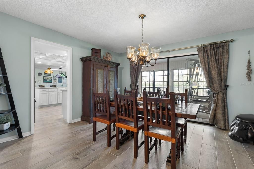 En Venta: $689,900 (3 camas, 2 baños, 2347 Pies cuadrados)