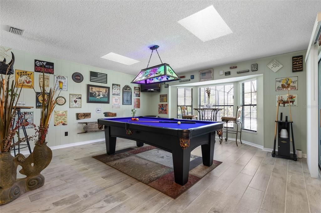 En Venta: $689,900 (3 camas, 2 baños, 2347 Pies cuadrados)