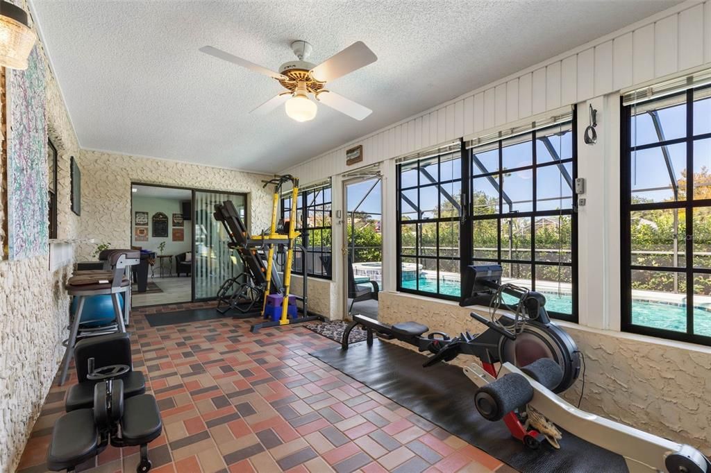 En Venta: $689,900 (3 camas, 2 baños, 2347 Pies cuadrados)