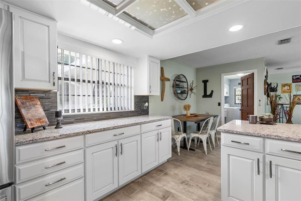 En Venta: $689,900 (3 camas, 2 baños, 2347 Pies cuadrados)