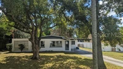 Active With Contract: $239,000 (2 beds, 1 baths, 952 Square Feet)