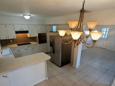Active With Contract: $239,000 (2 beds, 1 baths, 952 Square Feet)