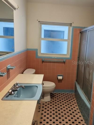 Active With Contract: $239,000 (2 beds, 1 baths, 952 Square Feet)