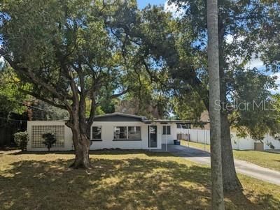 Active With Contract: $239,000 (2 beds, 1 baths, 952 Square Feet)