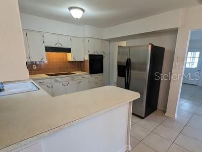 Active With Contract: $239,000 (2 beds, 1 baths, 952 Square Feet)