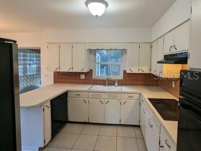 Active With Contract: $239,000 (2 beds, 1 baths, 952 Square Feet)