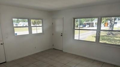 Active With Contract: $239,000 (2 beds, 1 baths, 952 Square Feet)
