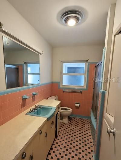 Active With Contract: $239,000 (2 beds, 1 baths, 952 Square Feet)