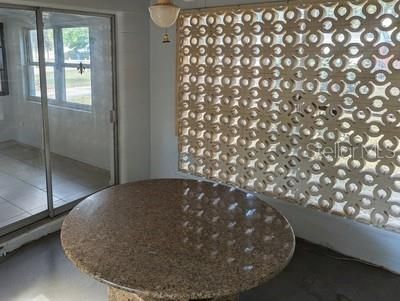 Active With Contract: $239,000 (2 beds, 1 baths, 952 Square Feet)