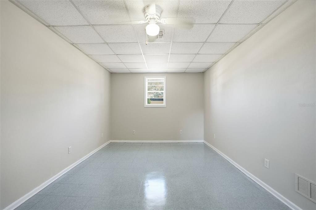 Active With Contract: $179,900 (2 beds, 1 baths, 864 Square Feet)