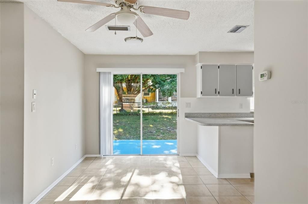 Active With Contract: $179,900 (2 beds, 1 baths, 864 Square Feet)