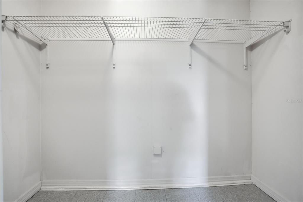 Active With Contract: $179,900 (2 beds, 1 baths, 864 Square Feet)