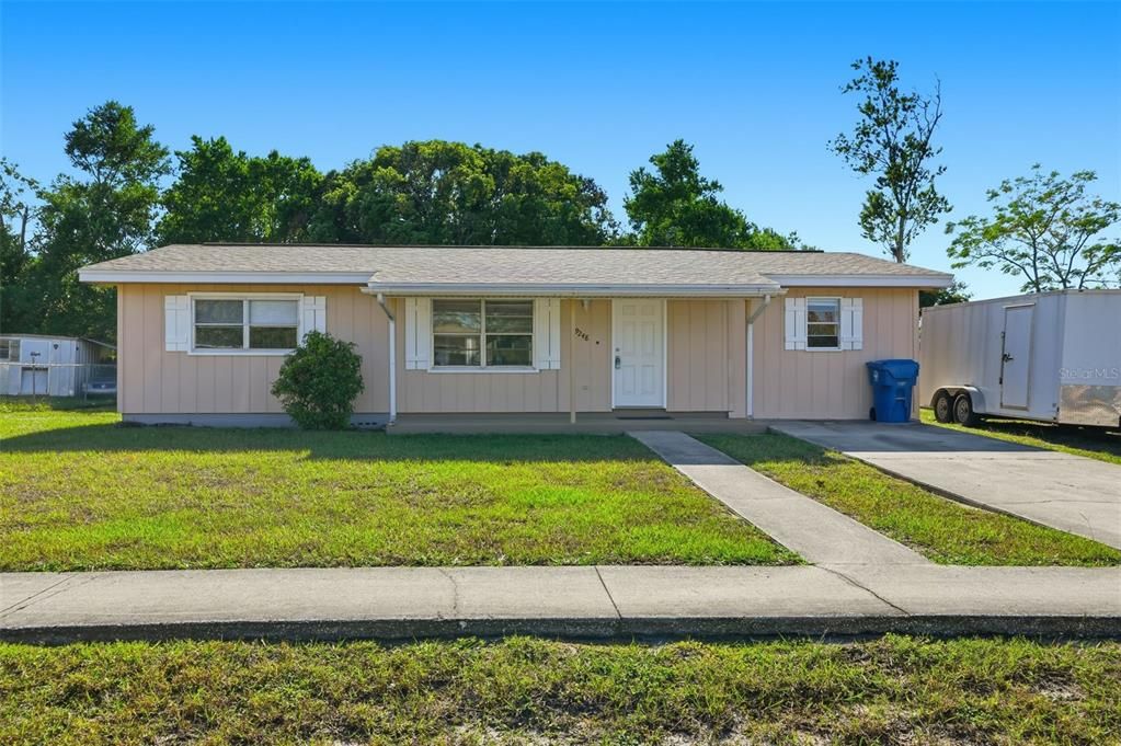 Active With Contract: $179,900 (2 beds, 1 baths, 864 Square Feet)