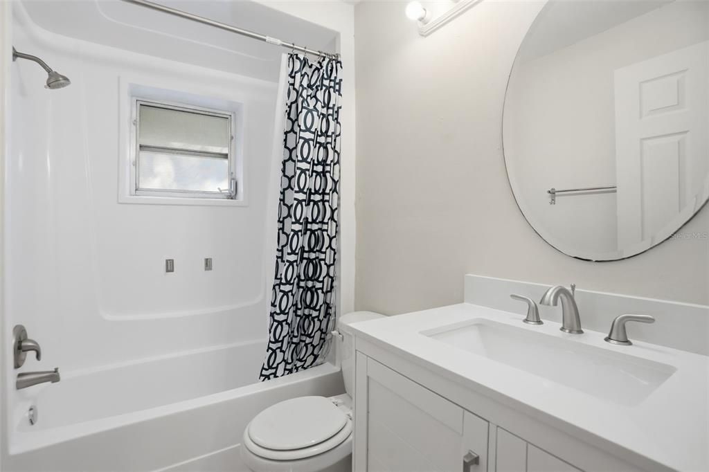 Active With Contract: $179,900 (2 beds, 1 baths, 864 Square Feet)