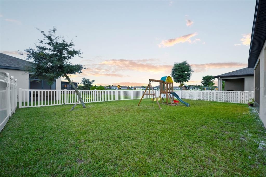 合同活跃: $335,000 (3 贝兹, 2 浴室, 1488 平方英尺)