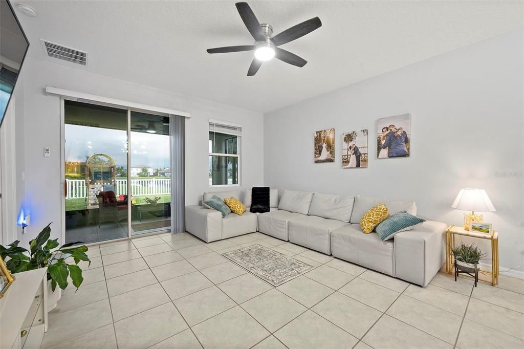 合同活跃: $335,000 (3 贝兹, 2 浴室, 1488 平方英尺)