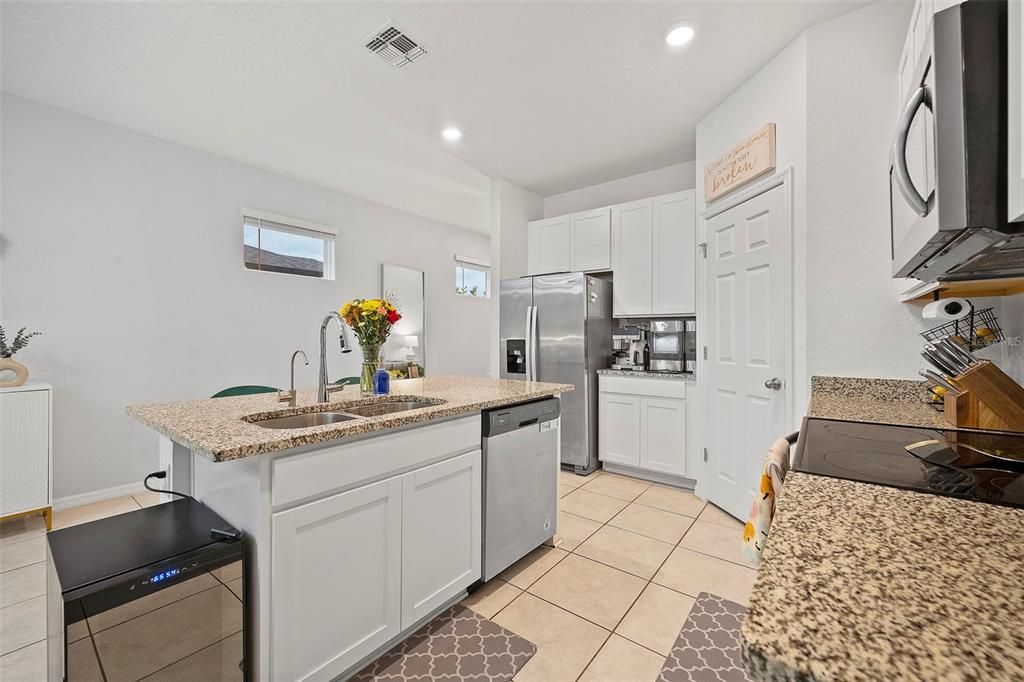 合同活跃: $335,000 (3 贝兹, 2 浴室, 1488 平方英尺)