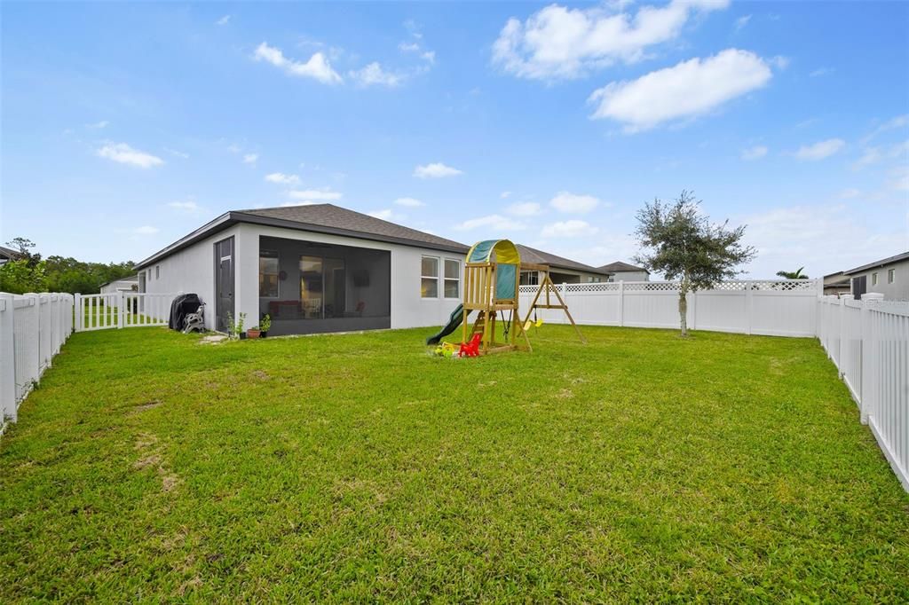 合同活跃: $335,000 (3 贝兹, 2 浴室, 1488 平方英尺)