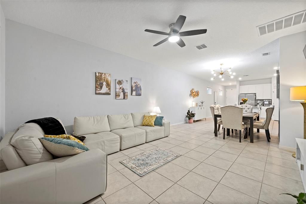 合同活跃: $335,000 (3 贝兹, 2 浴室, 1488 平方英尺)