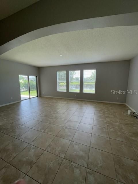 На продажу: $565,000 (5 спален, 3 ванн, 3173 Квадратных фут)