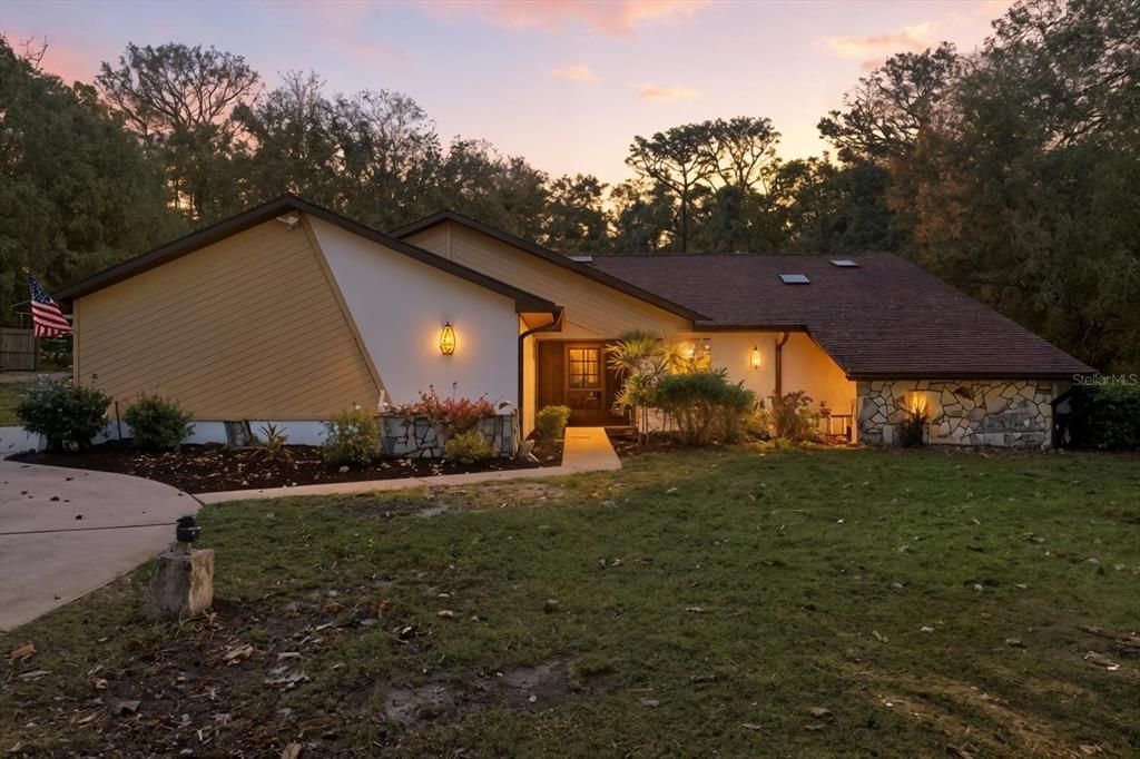 For Sale: $449,900 (3 beds, 2 baths, 1818 Square Feet)