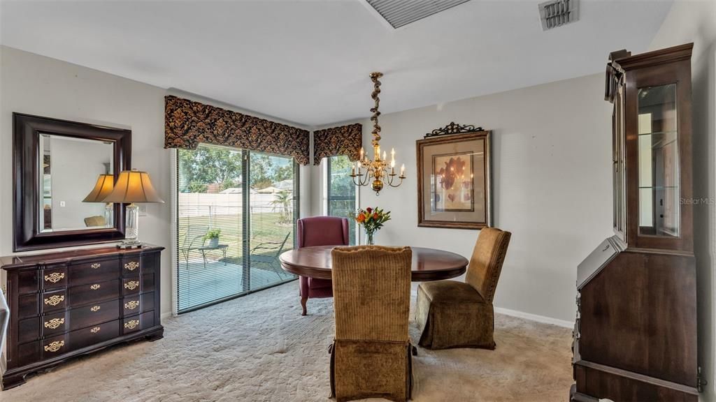 合同活跃: $360,000 (3 贝兹, 2 浴室, 1948 平方英尺)