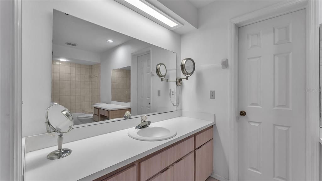 合同活跃: $360,000 (3 贝兹, 2 浴室, 1948 平方英尺)