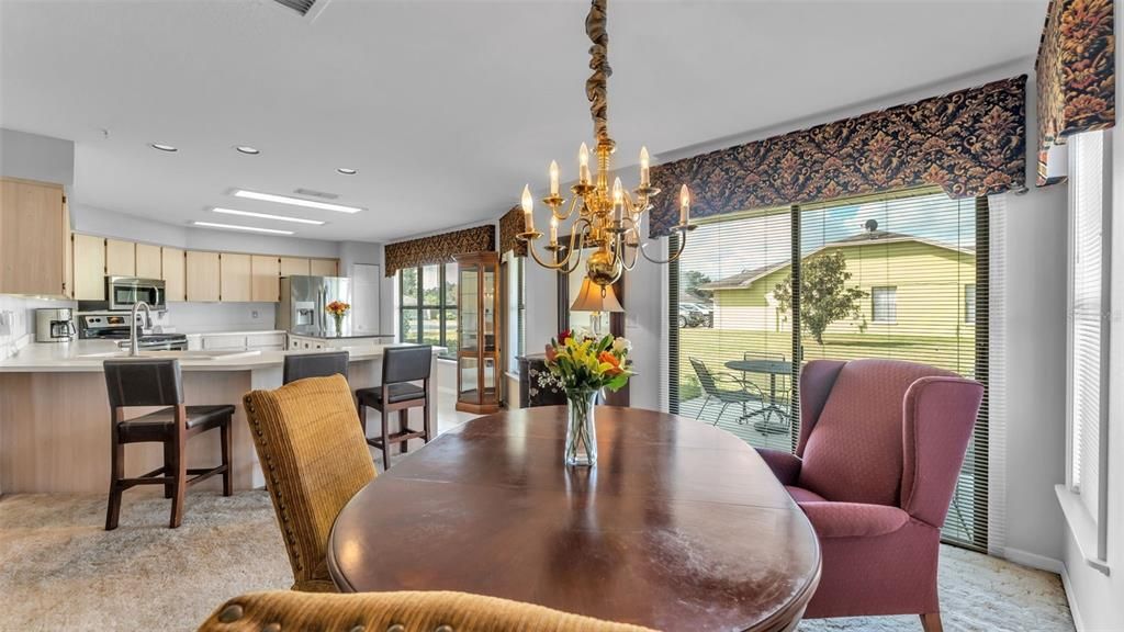 合同活跃: $360,000 (3 贝兹, 2 浴室, 1948 平方英尺)