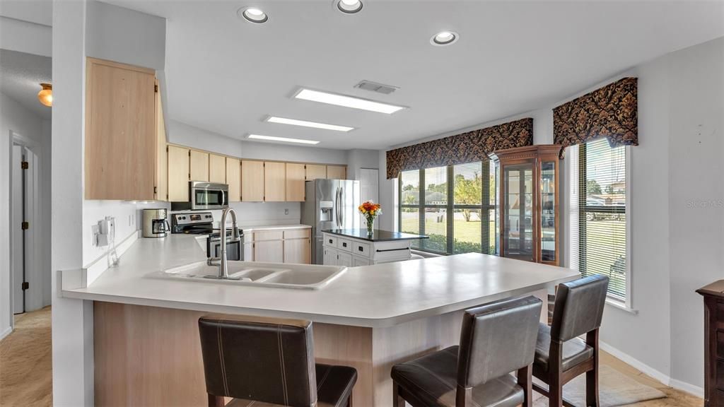 合同活跃: $360,000 (3 贝兹, 2 浴室, 1948 平方英尺)