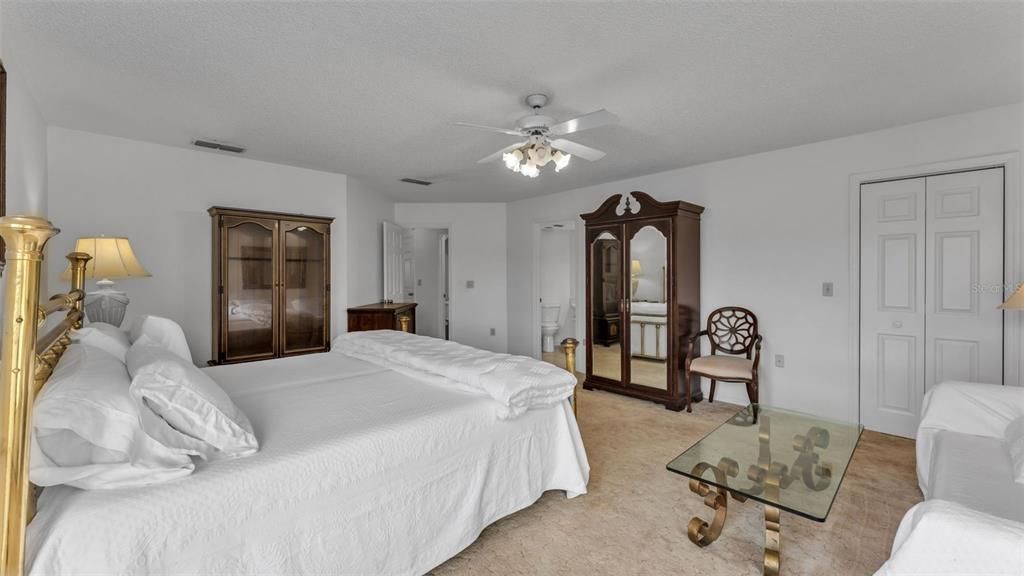 合同活跃: $360,000 (3 贝兹, 2 浴室, 1948 平方英尺)