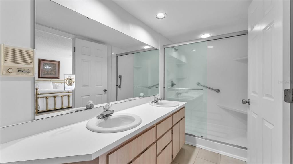 合同活跃: $360,000 (3 贝兹, 2 浴室, 1948 平方英尺)