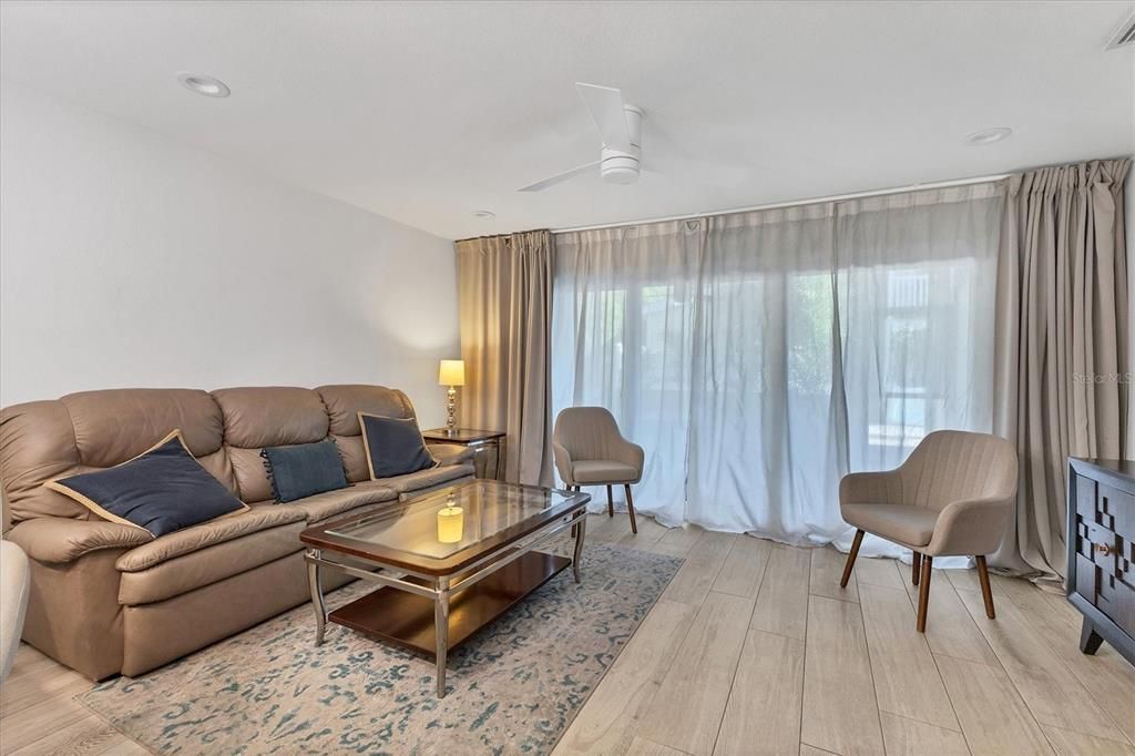 En Venta: $369,000 (2 camas, 1 baños, 1042 Pies cuadrados)