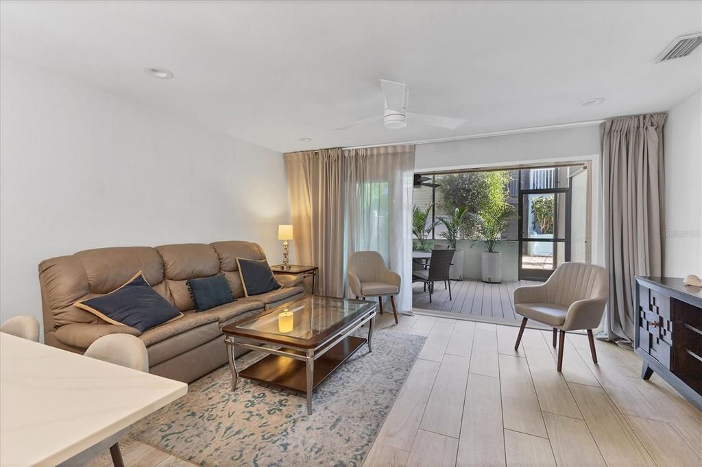 En Venta: $369,000 (2 camas, 1 baños, 1042 Pies cuadrados)