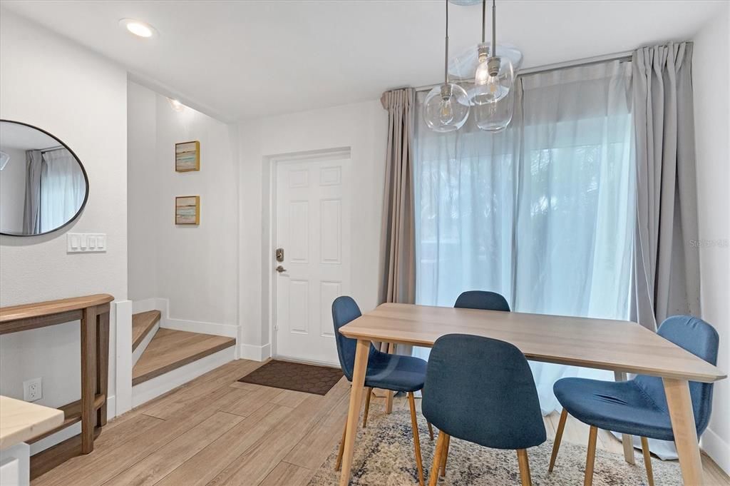 En Venta: $369,000 (2 camas, 1 baños, 1042 Pies cuadrados)