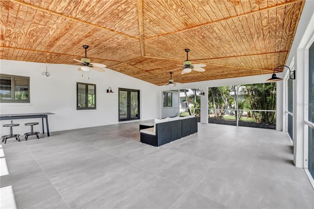 For Sale: $499,900 (2 beds, 2 baths, 1058 Square Feet)