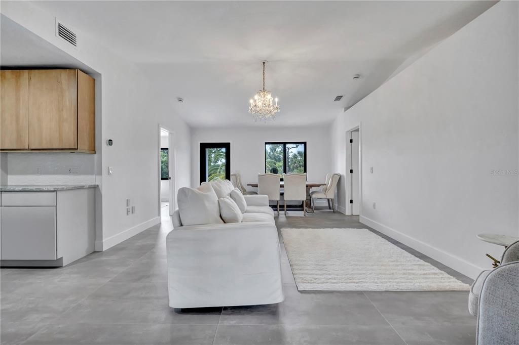 For Sale: $499,900 (2 beds, 2 baths, 1058 Square Feet)