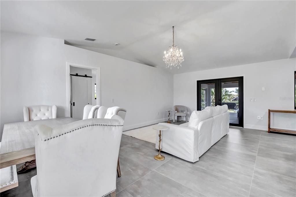 For Sale: $499,900 (2 beds, 2 baths, 1058 Square Feet)