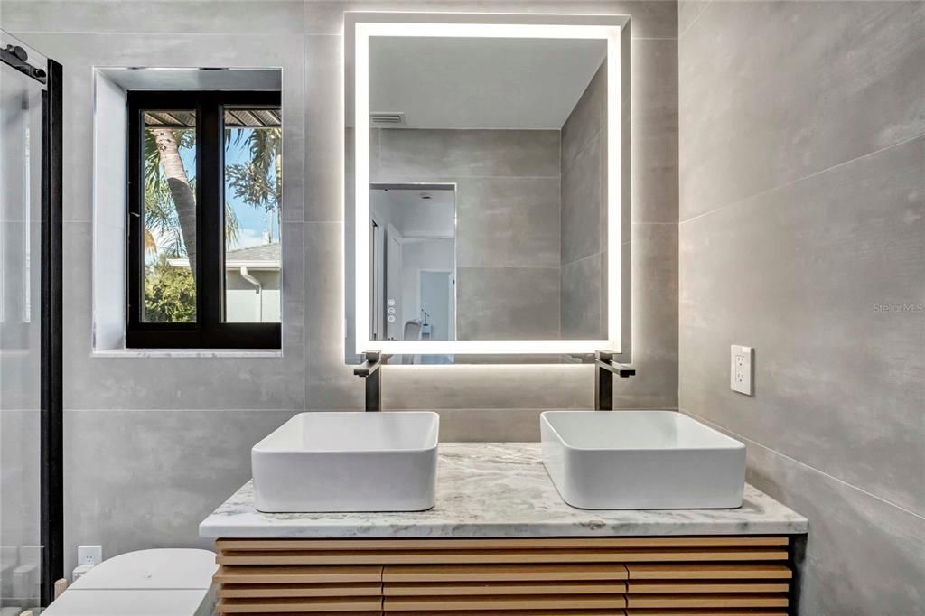 For Sale: $499,900 (2 beds, 2 baths, 1058 Square Feet)