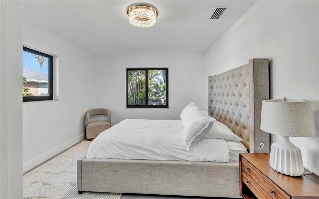 For Sale: $499,900 (2 beds, 2 baths, 1058 Square Feet)
