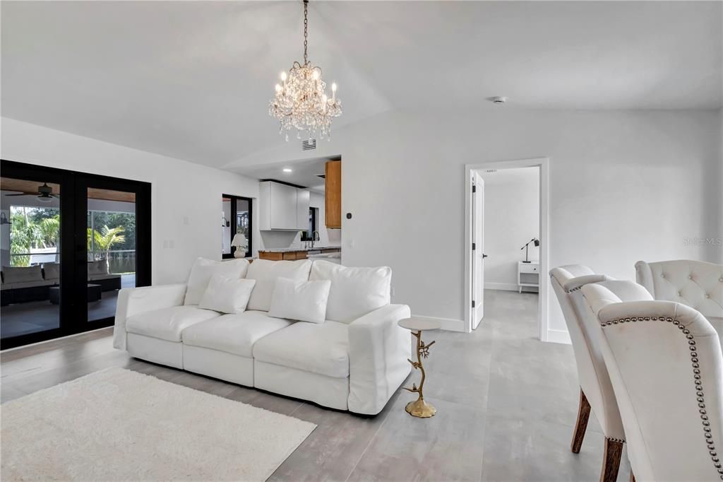 For Sale: $499,900 (2 beds, 2 baths, 1058 Square Feet)