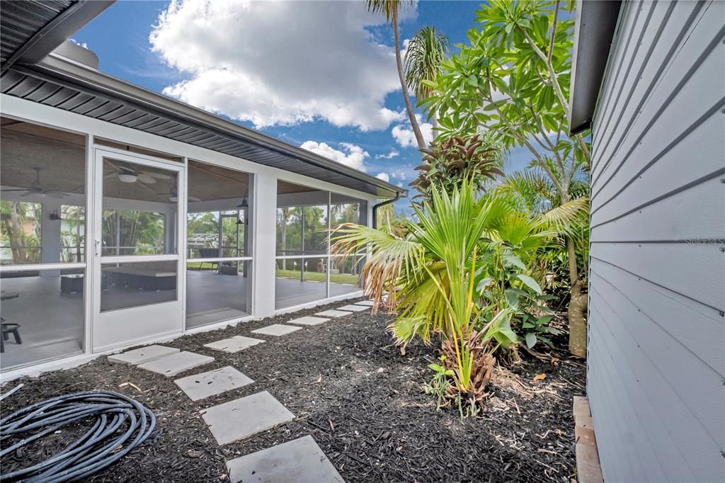 For Sale: $499,900 (2 beds, 2 baths, 1058 Square Feet)