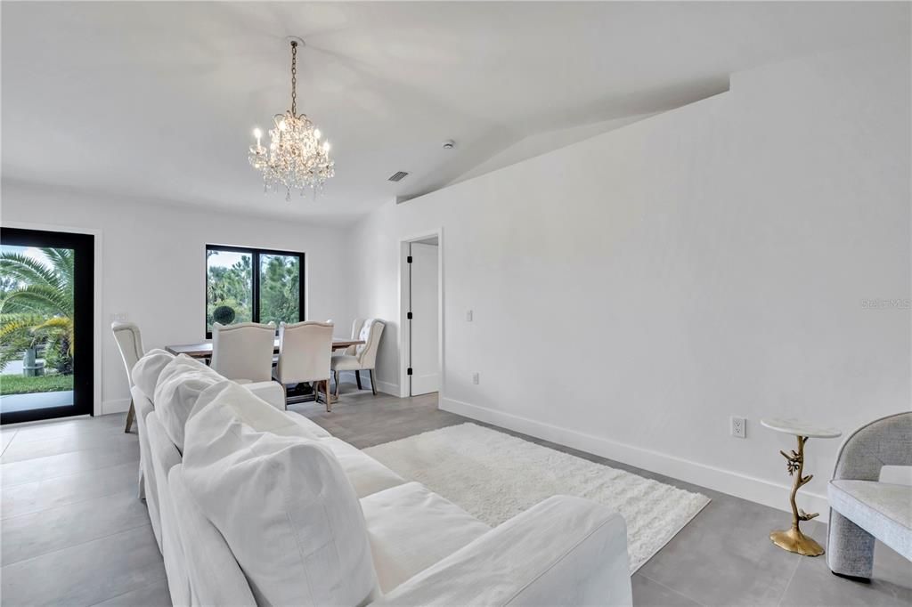 For Sale: $499,900 (2 beds, 2 baths, 1058 Square Feet)