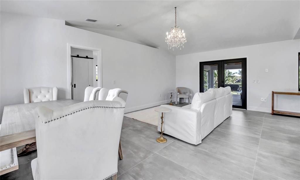 For Sale: $499,900 (2 beds, 2 baths, 1058 Square Feet)