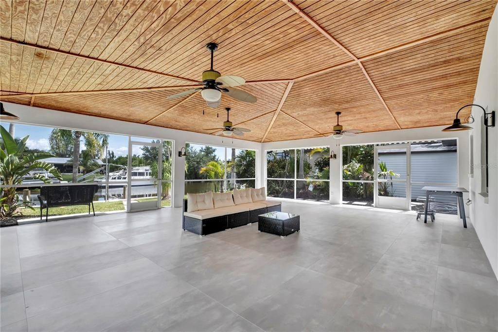 For Sale: $499,900 (2 beds, 2 baths, 1058 Square Feet)