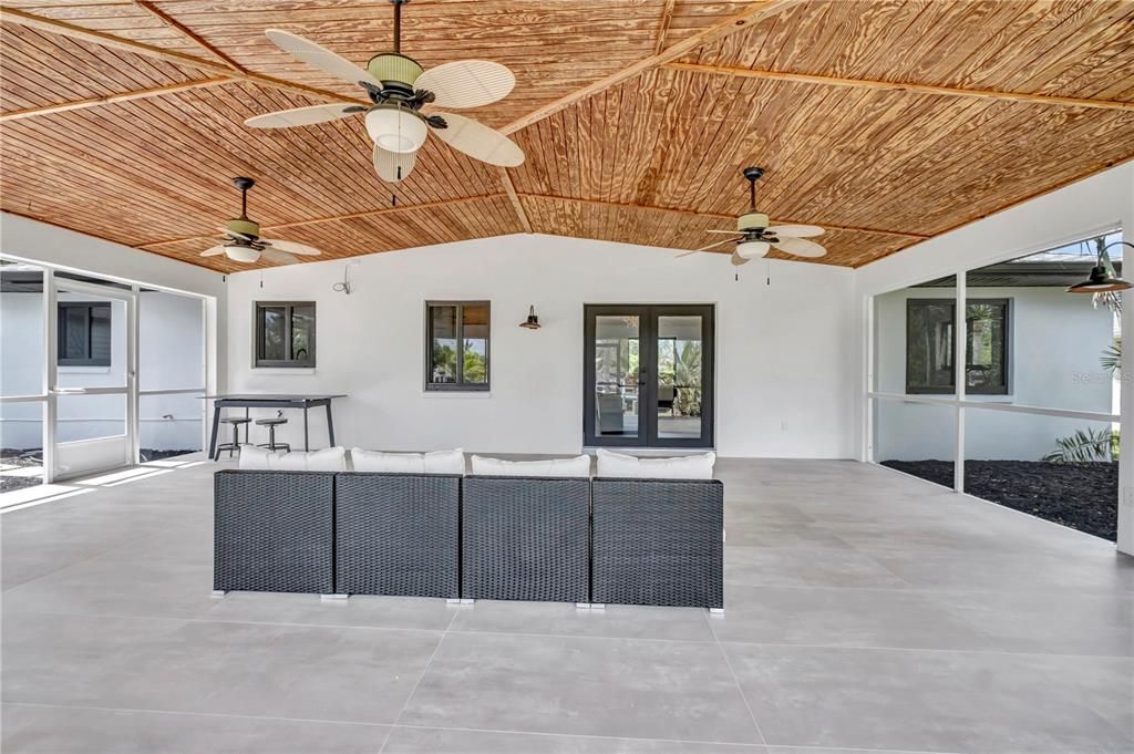 For Sale: $499,900 (2 beds, 2 baths, 1058 Square Feet)