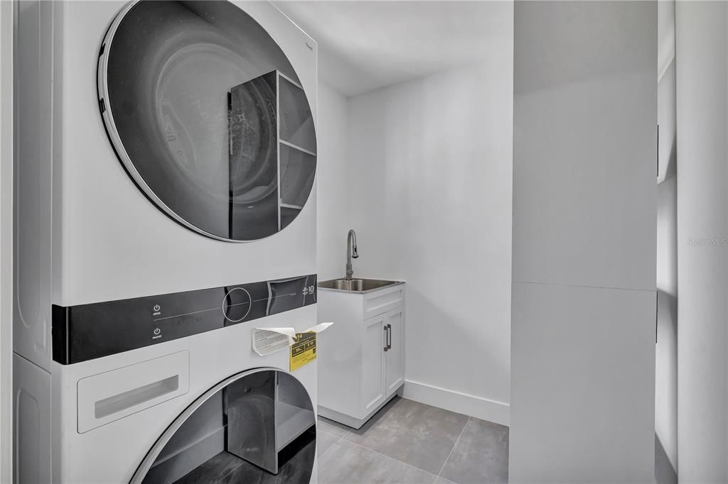 For Sale: $499,900 (2 beds, 2 baths, 1058 Square Feet)