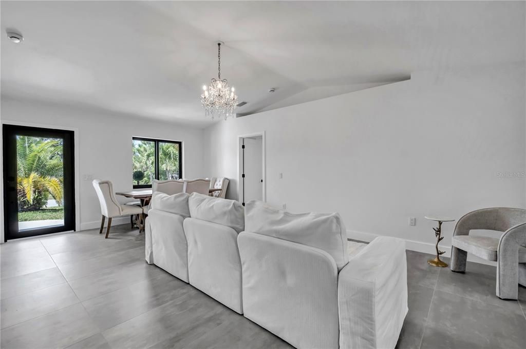 For Sale: $499,900 (2 beds, 2 baths, 1058 Square Feet)