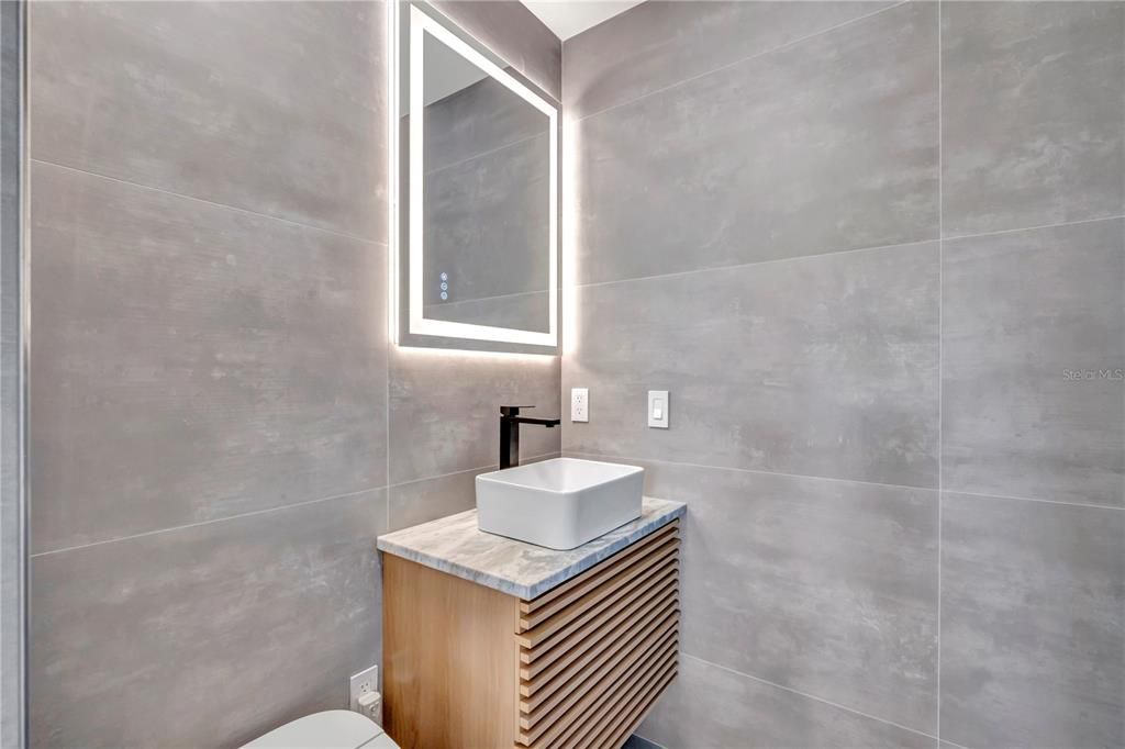 For Sale: $499,900 (2 beds, 2 baths, 1058 Square Feet)