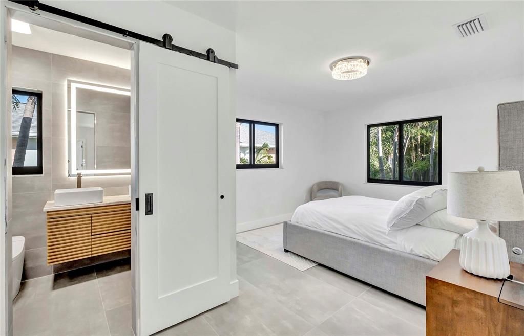 For Sale: $499,900 (2 beds, 2 baths, 1058 Square Feet)